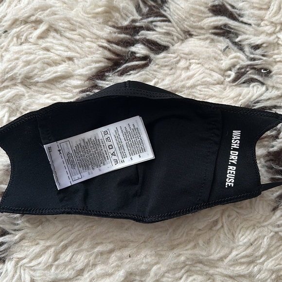 3/$20✨Adidas face mask - Picture 2 of 2